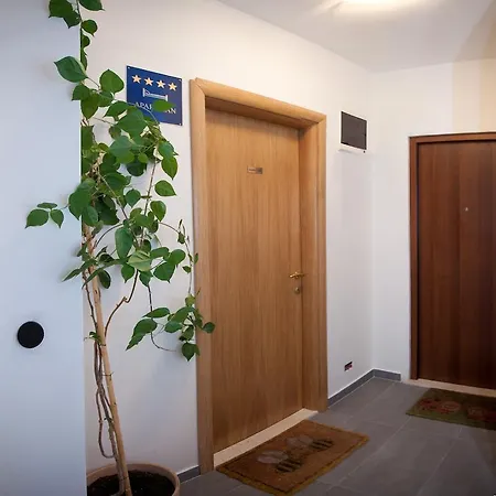 Stunning View Apartment Split Room photo